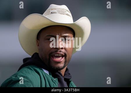 Sacramento, Californie, États-Unis. 17 mars 2025. L'entraîneur de football Brennan Marion dirige l'équipe lors d'un entraînement de printemps à l'Université d'État de Sacramento le lundi 17 mars 2025, à Sacramento. (Crédit image : © Paul Kitagaki Jr./ZUMA Press Wire) USAGE ÉDITORIAL SEULEMENT! Non destiné à UN USAGE commercial ! Banque D'Images