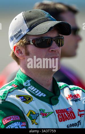 Daytona Beach, Floride, États-Unis. 13 février 2011. DAYTONA BEACH, FL - 13 février 2011 : Dale Earnhardt, Jr. (88) attend de se qualifier pour la course Daytona 500 au Daytona International Speedway à Daytona Beach, FL. (Crédit image : © Walter G. Arce Sr./ASP via ZUMA Press Wire) USAGE ÉDITORIAL SEULEMENT! Non destiné à UN USAGE commercial ! Banque D'Images