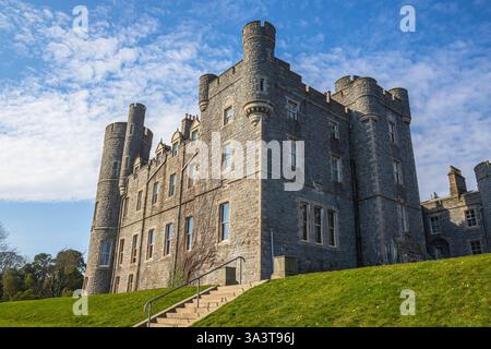 Conçu par l'architecte écossais William Burn, construit par la famille Annesley, le château écossais Baronial Castlewellan, dans le comté de Down, en Irlande du Nord Banque D'Images