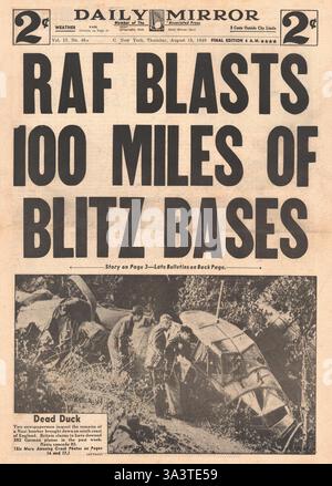 1940 première page Daily Mirror (New York) bombarde les bases allemandes et italiennes de la RAF Banque D'Images