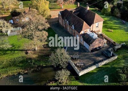 EMBARGO JUSQU'au 0001 JEUDI 21 NOVEMBRE Une vue de la maison de Hannah Ingram-Moore, la fille du regretté capitaine Sir Tom Moore, à Marston Moretaine, Bedfordshire, avant la publication du rapport de la commission dans la Fondation Captain Tom. Date de la photo : mercredi 20 novembre 2024. Banque D'Images