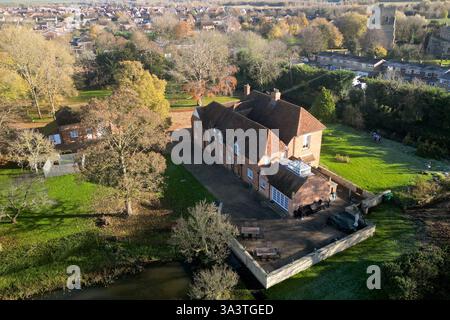 EMBARGO JUSQU'au 0001 JEUDI 21 NOVEMBRE Une vue de la maison de Hannah Ingram-Moore, la fille du regretté capitaine Sir Tom Moore, à Marston Moretaine, Bedfordshire, avant la publication du rapport de la commission dans la Fondation Captain Tom. Date de la photo : mercredi 20 novembre 2024. Banque D'Images