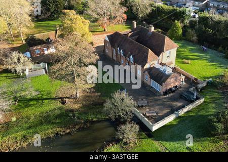 EMBARGO JUSQU'au 0001 JEUDI 21 NOVEMBRE Une vue de la maison de Hannah Ingram-Moore, la fille du regretté capitaine Sir Tom Moore, à Marston Moretaine, Bedfordshire, avant la publication du rapport de la commission dans la Fondation Captain Tom. Date de la photo : mercredi 20 novembre 2024. Banque D'Images