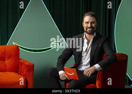 SOUS EMBARGO JUSQU'À 0001 JEUDI 21 NOVEMBRE USAGE ÉDITORIAL EXCLUSIF Rylan Clark lance l'émission de chat en ligne « Black Friday week » d'Amazon pour célébrer une sélection exceptionnelle d'offres avec les invités Adam Peaty, Stacey Dooley et Clara Amfo. Date d'émission : jeudi 21 novembre. Banque D'Images