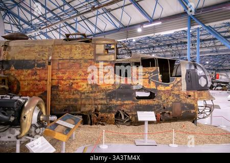 Handley page Halifax Bomber RAF Museum Hendon, récupéré du lac Hocklingen Norvège par une équipe de plongée de la RAF en 1973. Banque D'Images