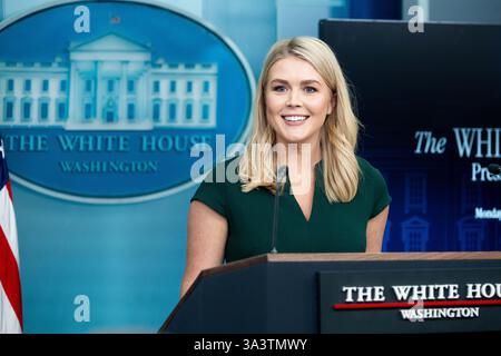Washington, États-Unis. 17 mars 2025. Karoline Leavitt, attachée de presse de la Maison Blanche, s'exprimant lors d'un point de presse dans la salle de presse de la Maison Blanche à Washington DC (photo de Michael Brochstein/Sipa USA) crédit : Sipa USA/Alamy Live News Banque D'Images