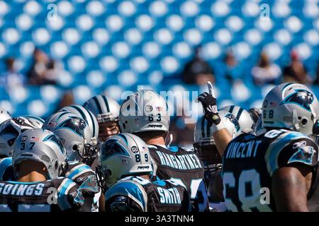 Chrarlotte, Caroline du Nord, États-Unis. 19 octobre 2008. 19 oct. 2008 NFL New Orleans Saints vs Carolina Panthers Charlotte, NC - les Carolina Panthers se blottissent avant leur match contre les New Orleans Saints au Bank of America Stadium de Charlotte, NC. (Photo de Walter G. Arce/CalSport) (crédit image : © Walter G. Arce Sr./ASP via ZUMA Press Wire) USAGE ÉDITORIAL SEULEMENT! Non destiné à UN USAGE commercial ! Banque D'Images