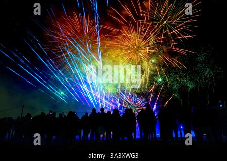 Spectacle de feux d'artifice, lasers et feu de joie au Fawkes Festival, Royal Highland Centre, Ingliston, Édimbourg, Écosse, Royaume-Uni, novembre 2024 Banque D'Images