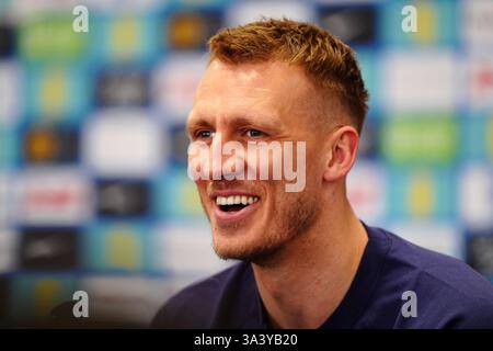 Dan Burn de l'Angleterre lors d'une conférence de presse à St George's Park, Burton upon Trent. L'Angleterre affrontera l'Albanie dans son match de qualification pour la Coupe du monde de la FIFA vendredi au stade de Wembley. Date de la photo : mardi 18 mars 2025. Banque D'Images