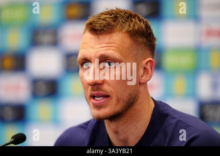 Dan Burn de l'Angleterre lors d'une conférence de presse à St George's Park, Burton upon Trent. L'Angleterre affrontera l'Albanie dans son match de qualification pour la Coupe du monde de la FIFA vendredi au stade de Wembley. Date de la photo : mardi 18 mars 2025. Banque D'Images