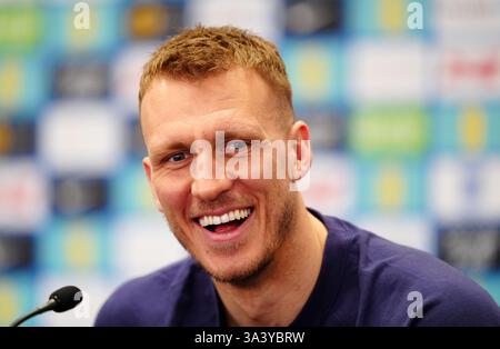 Dan Burn de l'Angleterre lors d'une conférence de presse à St George's Park, Burton upon Trent. L'Angleterre affrontera l'Albanie dans son match de qualification pour la Coupe du monde de la FIFA vendredi au stade de Wembley. Date de la photo : mardi 18 mars 2025. Banque D'Images
