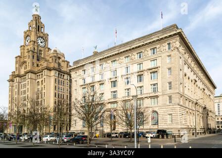 Le bâtiment Cunard est l'une des trois grâces du front de mer, à côté du bâtiment Royal Liver, Liverpool, Angleterre, Royaume-Uni Banque D'Images