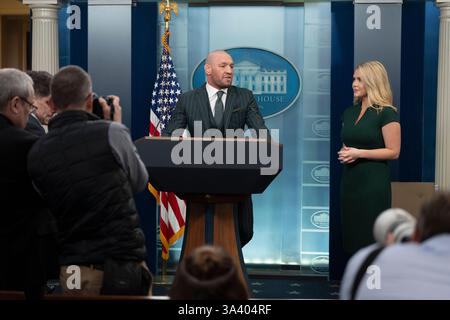 Le boxeur irlandais et combattant d'arts martiaux mixtes Conor McGregor s'adresse aux médias à la Maison Blanche à Washington, DC, le 17 mars 2025. Crédit : Chris Kleponis/CNP/MediaPunch Banque D'Images