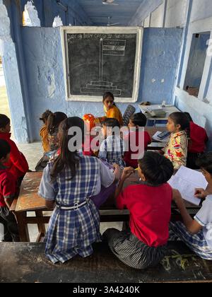 Rajasthan , Inde - enfants en classe , école Banque D'Images
