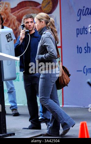 13 octobre 2006 - New York, New York, USA - K50215AR.Ryan Phillippe au tournage sur son nouveau film..New York..10-12-2006. Andrea Renault / 2006.(Image Crédit : © Globe Photos/ZUMAPRESS.com) Banque D'Images