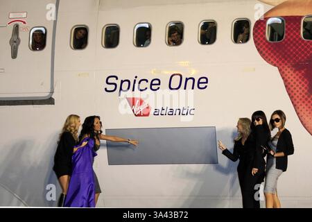 DEC. 12, 2007 - LOS ANGELES, CALIFORNIE, ÉTATS-UNIS - LES FILLES SPICE NOMMENT VIRGIN ATLANTIC PLANE ''SPICE ONE'' -. AÉROPORT DE LOS ANGELES, CALIFORNIE -.12-12-2007 -. NINA PROMMER/ 2007 . K55618NP(crédit image : © Globe photos/ZUMAPRESS.com) Banque D'Images