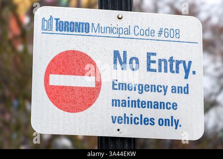 Un panneau d'interdiction d'entrée, qui fait partie du Code municipal #608. Banque D'Images