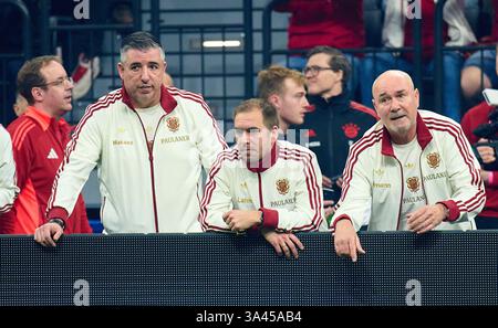 Philipp Lahm, Raimond Aumann, Roy Makaay FC Bayern Legenden à la COUPE commémorative Beckenbauer 2025 pour la légende du football Franz Beckenbauer (décédé le 7 janvier 2024) le 17 mars 2025 à Munich, Allemagne. Saison 2024/2025, 1.Bundesliga, FCB, Munich, FC Bayern Muenchen, journée x, x. Spieltag photographe : ddp images/STAR-images crédit : ddp Media GmbH/Alamy Live News Banque D'Images