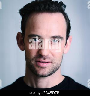 Paris, France. 18 mars 2025. Joel Dicker pose à Paris, France, le 18 mars 2025. Photo de Jérôme domine/ABACAPRESS. COM Credit : Abaca Press/Alamy Live News Banque D'Images