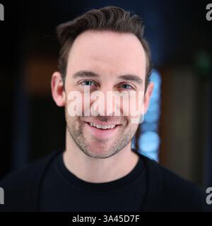 Paris, France. 18 mars 2025. Joel Dicker pose à Paris, France, le 18 mars 2025. Photo de Jérôme domine/ABACAPRESS. COM Credit : Abaca Press/Alamy Live News Banque D'Images