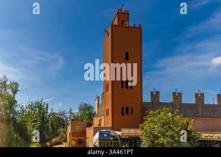 Mosquée Timskrin. Petite mosquée dans la ville marocaine. Vallée de l'Ourika Banque D'Images