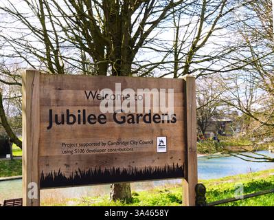 Panneau Jubilee Gardens à Cambridge, Royaume-Uni Banque D'Images