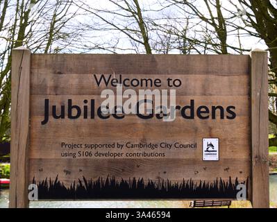 Panneau Jubilee Gardens à Cambridge, Royaume-Uni Banque D'Images