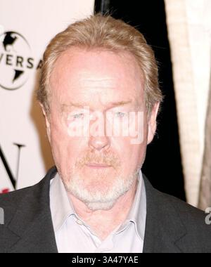 27 octobre 2007 - New York, NY, États-Unis - 19 octobre 2007 - New York, NY, États-Unis - Ridley Scott assiste à la présentation par Universal Pictures et Imagine Entertainment de la première mondiale du film ''AMERICAN GANGSTER'', au profit des Boys & Girls clubs of America et Boys & Girls Club of Mount Vernon au Apollo Theater de Harlem. ANTHONY G MOORE- K55514AGM(crédit image : © Globe photos/ZUMAPRESS.com) Banque D'Images