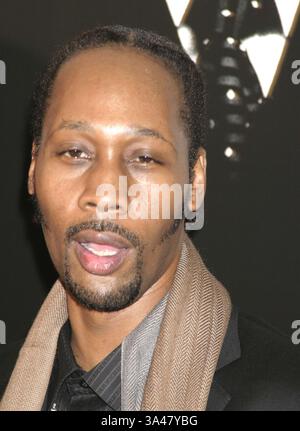 27 octobre 2007 - New York, NY, États-Unis - 19 octobre 2007 - New York, NY, États-Unis - RZA assiste à la présentation par Universal Pictures et Imagine Entertainment de la première mondiale du film ''AMERICAN GANGSTER'', au profit des Boys & Girls clubs of America et Boys & Girls Club of Mount Vernon à l'Apollo Theater de Harlem. ANTHONY G MOORE- K55514AGM(crédit image : © Globe photos/ZUMAPRESS.com) Banque D'Images