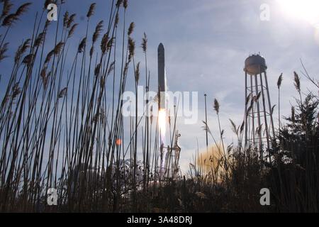 9 janvier 2014 - Orbital Sciences Corp. a lancé son vaisseau cargo Cygnus à bord de sa fusée Antares à 13h07 HNE jeudi 9 janvier 2014, depuis le Mid-Atlantic Regional Spaceport Pad 0A de la NASA (crédit image : © NASA/ZUMA Wire) Banque D'Images