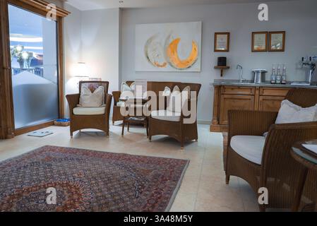 Salon élégant dans un hôtel de luxe avec vue sur les Alpes à Ischgl, Autriche Banque D'Images