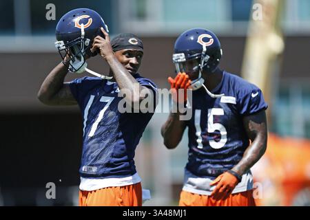 3 juin 2014 - Lake Forest, il, États-Unis - Brandon Marshall (15 ans) et Alshon Jeffery (17 ans), receveur large des Bears de Chicago, lors des exercices de capture en OTA à Halas Hall à Lake Forest, Ill., le mardi 3 juin 2014. (Crédit image : © Jose M. Osorio/MCT/ZUMAPRESS.com) Banque D'Images