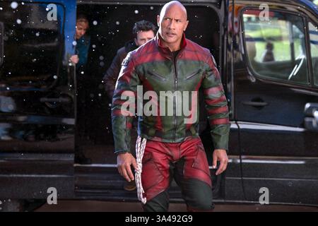 Red One est un film américain de Noël réalisé par Jake Kasdan et écrit par Chris Morgan, à partir d'une histoire originale de Hiram Garcia, sorti en 2024. Il met en vedette Dwayne Johnson, Chris Evans, Lucy Liu, J. K. Simmons, Kiernan Shipka, Bonnie Hunt, Nick Kroll, Kristofer Hivju et Wesley Kimmel. Banque D'Images