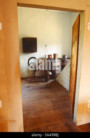 Vue intérieure ; roue tournante ; Hans Herr House ; structure la plus ancienne & Mennonite Meeting House dans le comté de Lancaster (1719) ; Pennsylvanie ; États-Unis Banque D'Images