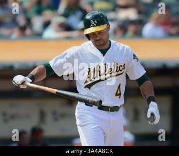 20 août 2014 - Oakland, CA, États-Unis - le Coco Crisp d'Oakland Athletics (4) réagit à manquer un terrain battant contre les mets de New York en neuvième manche au O.co Coliseum d'Oakland, Calif, le mercredi 20 août 2014. Les mets ont gagné, 8-5. (Crédit image : © Dan Honda/MCT/ZUMA Wire) Banque D'Images
