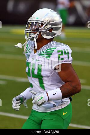 30 août 2014 - Eugene, OREGON, États-Unis - 30 août 2014 : Thomas Tyner (24 ans) des Ducks de l'Oregon lors du match de football de la NCAA opposant les Oregon State Beavers et les Oregon Ducks au stade Autzen, Eugene, OREGON(crédit image : © Larry C. Lawson/Cal Sport Media/ZUMAPRESS.com) Banque D'Images