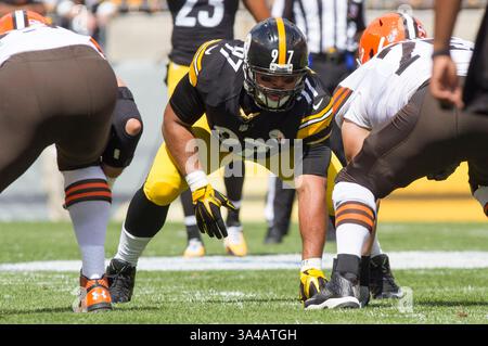 7 septembre 2014 : Cameron Heyward (97), l'équipe défensive des Pittsburgh Steelers, affronte Joel Bitonio (75), le garde offensif des Cleveland Browns, lors du match opposant les Browns de Cleveland aux Steelers de Pittsburgh au Heinz Field à Pittsburgh, Pennsylvanie. Les Steelers ont battu les Browns 30-27.(image crédit : © Scott Terna/Cal Sport Media/ZUMAPRESS.com) Banque D'Images