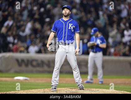 27 septembre 2014 - Chicago, il, États-Unis - le lanceur Danny Duffy, membre des Kansas City Royals, se compose après avoir renoncé à une deuxième manche contre Josh Phegley des White Sox de Chicago au U.S. Cellular Field à Chicago le samedi 27 septembre 2014. (Crédit image : © John Sleezer/MCT/ZUMA Wire) Banque D'Images