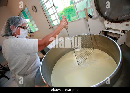 Serra da Canastra, Minas Gerais, Brésil - 01 mai 2010 - usine familiale du fromage traditionnel et artisanal de la serra da Canastra, Countryside Banque D'Images