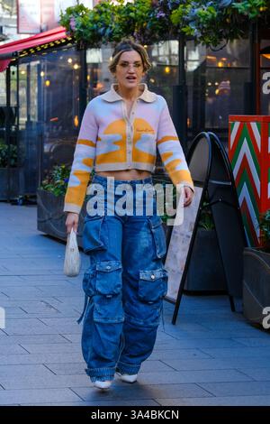 Ashley Roberts quitte Global Studios après avoir présenté son émission de petit-déjeuner Heart Radio. Banque D'Images