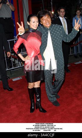 26 juillet 2001 - Rush Hour 2 PREMIERE.au Mann Chinese Theatre LA..Zhang Ziyi et JACKIE CHAN. BARRETT FITZROY / 7-26-2001 K22577FB (D)(Image Crédit : © Globe Photos/ZUMAPRESS.com) Banque D'Images