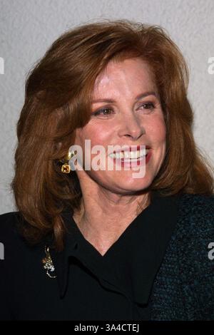 Nov. 24, 2002 - Beverly Hills, CALIFORNIA, USA - STEPHANIE POWERS ..K27298TR  NORBY WALTER'S 21ST ANNUAL PRE-HOLIDAY PARTY.THE FRIARS CLUB, BEVERLY HILLS, CA.NOV. 24, 2002. TOM RODRIGUEZ/   2002.(Credit Image: © Globe Photos/ZUMAPRESS.com) Stock Photo
