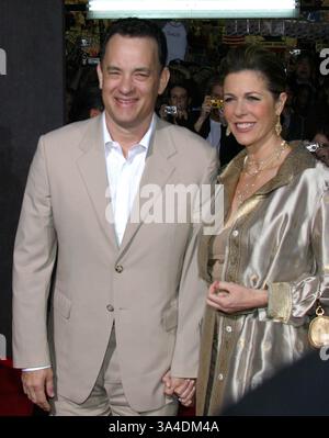 12 MARS 2004 - HOLLYWOOD, CALIFORNIE, ÉTATS-UNIS - K35466TR.THE LADYKILLERS PREMIÈRE MONDIALE AU EL CAPITAN THEATRE, HOLLYWOOD, CALIFORNIE.03/12/04. TOM RODRIGUEZ/ 2004.TOM HANKS ET RITA WILSON. (Crédit image : © Globe photos/ZUMAPRESS.com) Banque D'Images