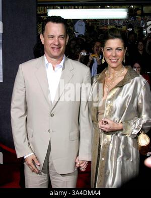 12 MARS 2004 - HOLLYWOOD, CALIFORNIE, ÉTATS-UNIS - K35466TR.THE LADYKILLERS PREMIÈRE MONDIALE AU EL CAPITAN THEATRE, HOLLYWOOD, CALIFORNIE.03/12/04. TOM RODRIGUEZ/ 2004.TOM HANKS ET RITA WILSON. (Crédit image : © Globe photos/ZUMAPRESS.com) Banque D'Images