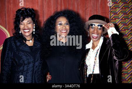 12 avril 2006 - The Pointer sisters.(ANITA, RUTH ET JUIN).NAACP AWARDS 1994. LISA ROSE / 1994.JUNEPOINTERRETRO(Image Crédit : © Globe Photos/ZUMAPRESS.com) Banque D'Images