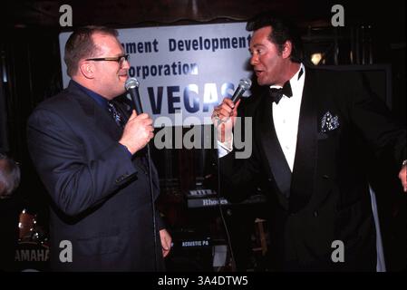 10 août 2006 - K14926TR.ENTERTAINMENT DEVELOPMENT CORP LOS ANGELES CA 02-25-1999.DREW CAREY ET WAYNE NEWTON. TOM RODRIGUEZ-(PHOTOS Image : © Crédit Photos Globe/ZUMAPRESS.com) Banque D'Images