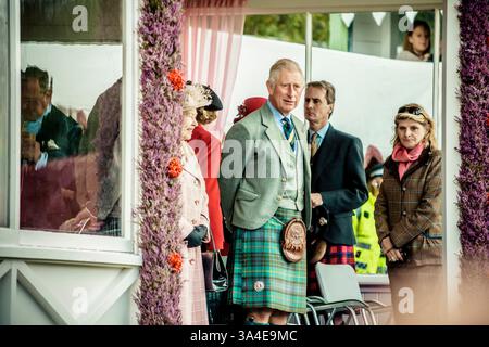 7 septembre 2013 - Braemar, Écosse, Royaume-Uni - SAR LE PRINCE CHARLES assiste aux Jeux annuels des Highlands de Braemer au Parc commémoratif de la Princesse Royale et du Duc de Fife - S.M. la Reine, avec S.A.R. le Prince Philip et le Prince Charles ont assisté au rassemblement annuel des Highlands de Braemar 2013 qui s'est tenu au Parc commémoratif de la Princesse Royale et du Duc de Fife. Sa Majesté a également décerné des trophées aux gagnants. (Crédit image : © Matthias Oesterle/ZUMA Wire/ZUMAPRESS.com) Banque D'Images