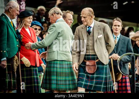7 septembre 2013 - Braemar, Écosse, Royaume-Uni - SAR LE PRINCE PHILIP assiste aux Jeux annuels des Highlands de Braemer au Parc commémoratif de la Princesse Royale et du Duc de Fife - S.M. la Reine, avec S.A.R. le Prince Philip et le Prince Charles, a assisté au rassemblement annuel des Highlands de Braemar 2013 qui s'est tenu au Parc commémoratif de la Princesse Royale et du Duc de Fife. Sa Majesté a également décerné des trophées aux gagnants. (Crédit image : © Matthias Oesterle/ZUMA Wire/ZUMAPRESS.com) Banque D'Images