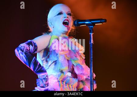 Buenos Aires (18 mars 2025). Le groupe de rock alternatif Garbage (Shirley Manson, chanteuse) joue en live au stade Obras, Buenos Aires, Argentine. Crédit : Mariano Garcia/Alamy Live News Banque D'Images