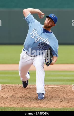 8 juin 2014 : Greg Holland (56), lanceur de secours des Kansas City Royals, en action pendant le match opposant les Yankees de New York aux Royals de Kansas City au Kauffman Stadium de Kansas City, Missouri. Les Royals ont gagné 2-1. (Christopher Szagola/Cal Sport Media)(image crédit : © Chris Szagola/Cal Sport Media/ZUMAPRESS.com) Banque D'Images